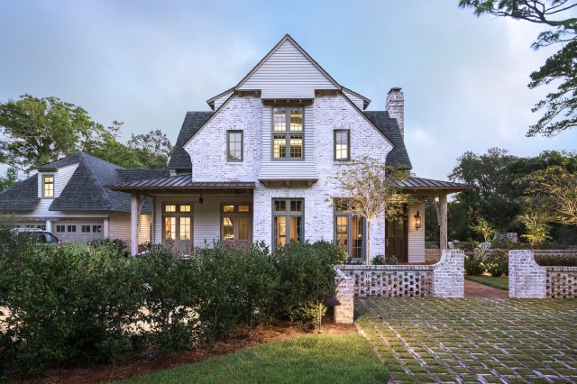 351 N Summit St_Web Res-2