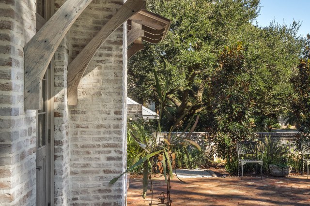 351 N Summit St_Web Res-9